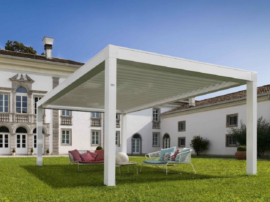 PERGOLA BIOCLIMATICA A LAMELLE ORIENTABILI AUTOPORTANTE OPERA DI PRATIC